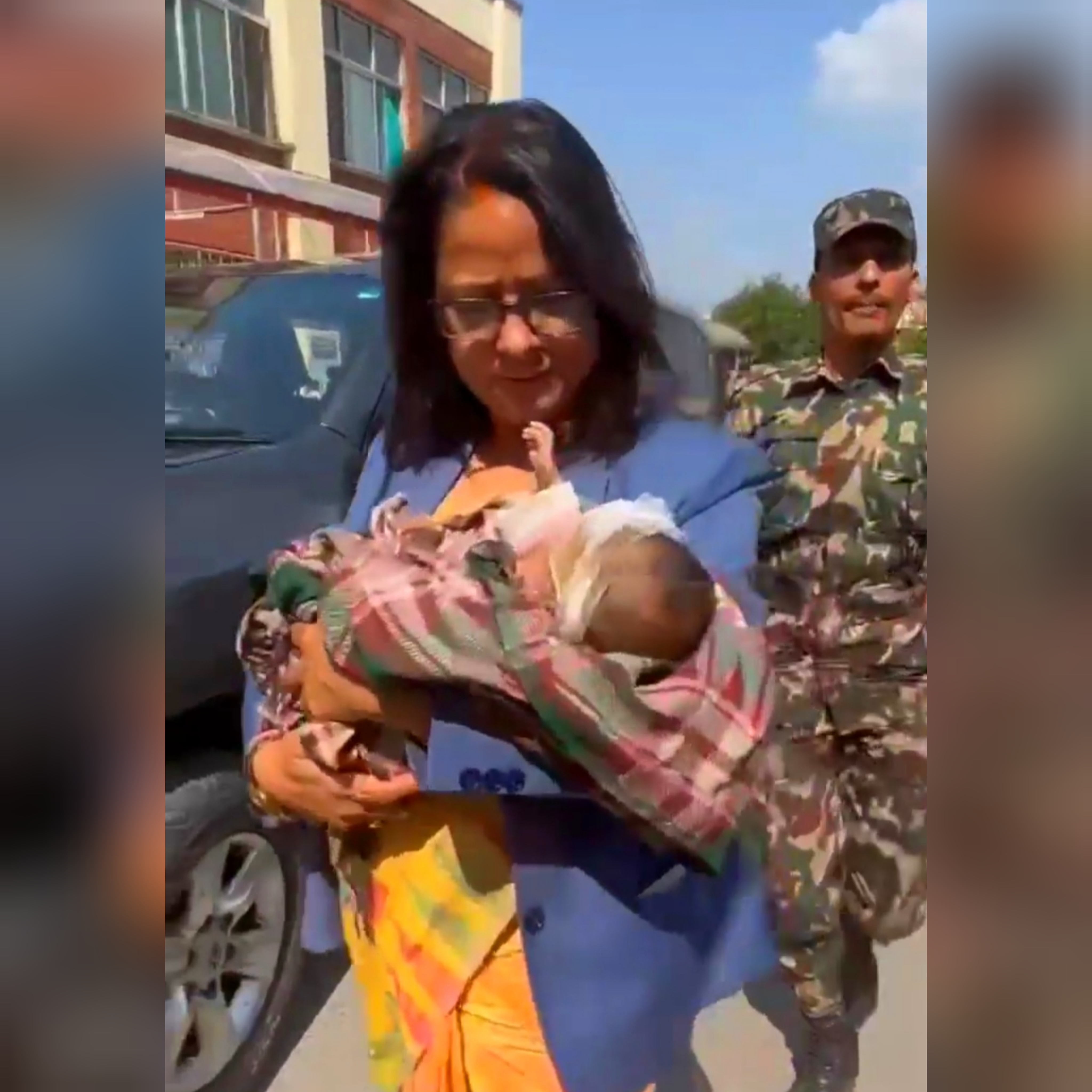मन्त्री रन्जिता श्रेष्ठको सराहनीय कार्य : मुगुबाट उपचार गराउन आएको बिरामी बच्चालाई पुर्‍याइन् अस्पताल
